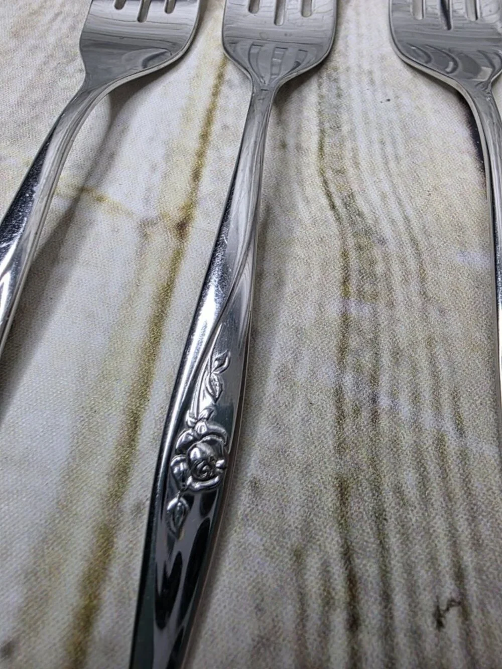 7 Oneida LASTING ROSE  6.25 Inch Salad Dessert Forks